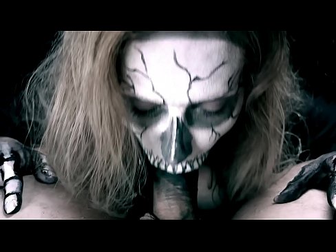 ❤️ Demona knabino suĉanta kokon per sia nigra buŝo kaj glutante kumon. ☑ Porno ĉe eo.xxxdl.ru ❌️
